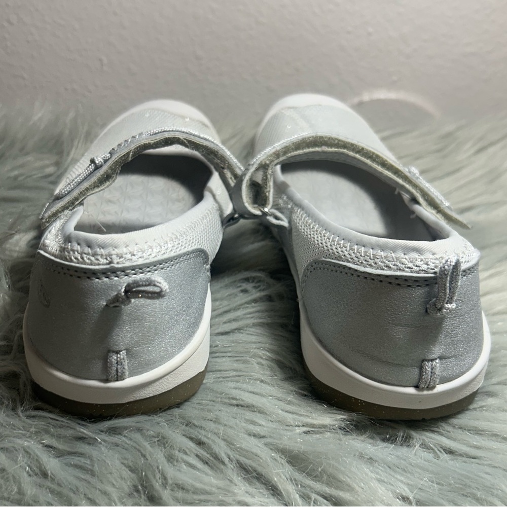 Keen Moxie Mary Jane Ballet Flat Shoes Silver Gray White Size 4 - Picture 7 of 8